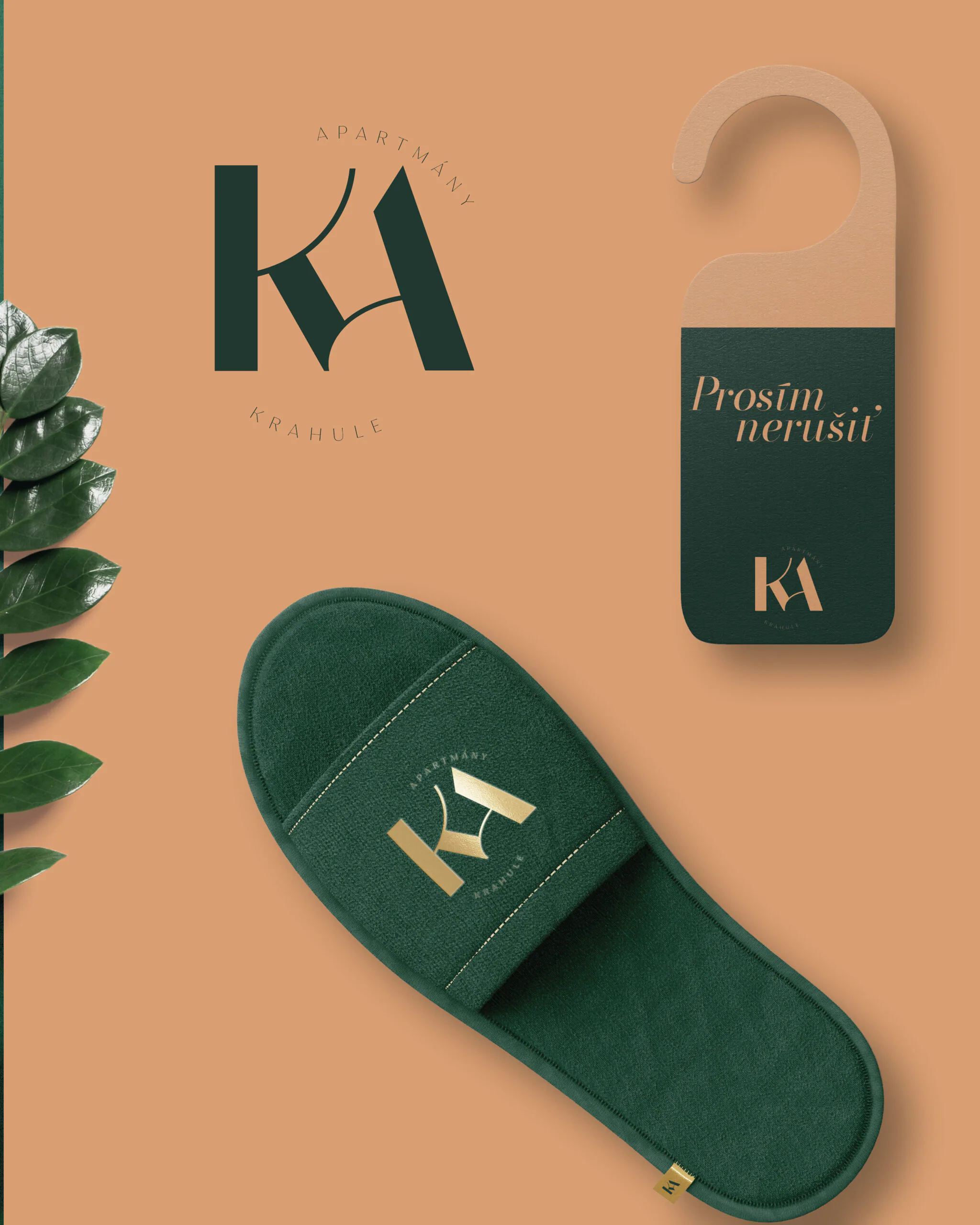 Papuče a visačka na dvere s logom Krahule
