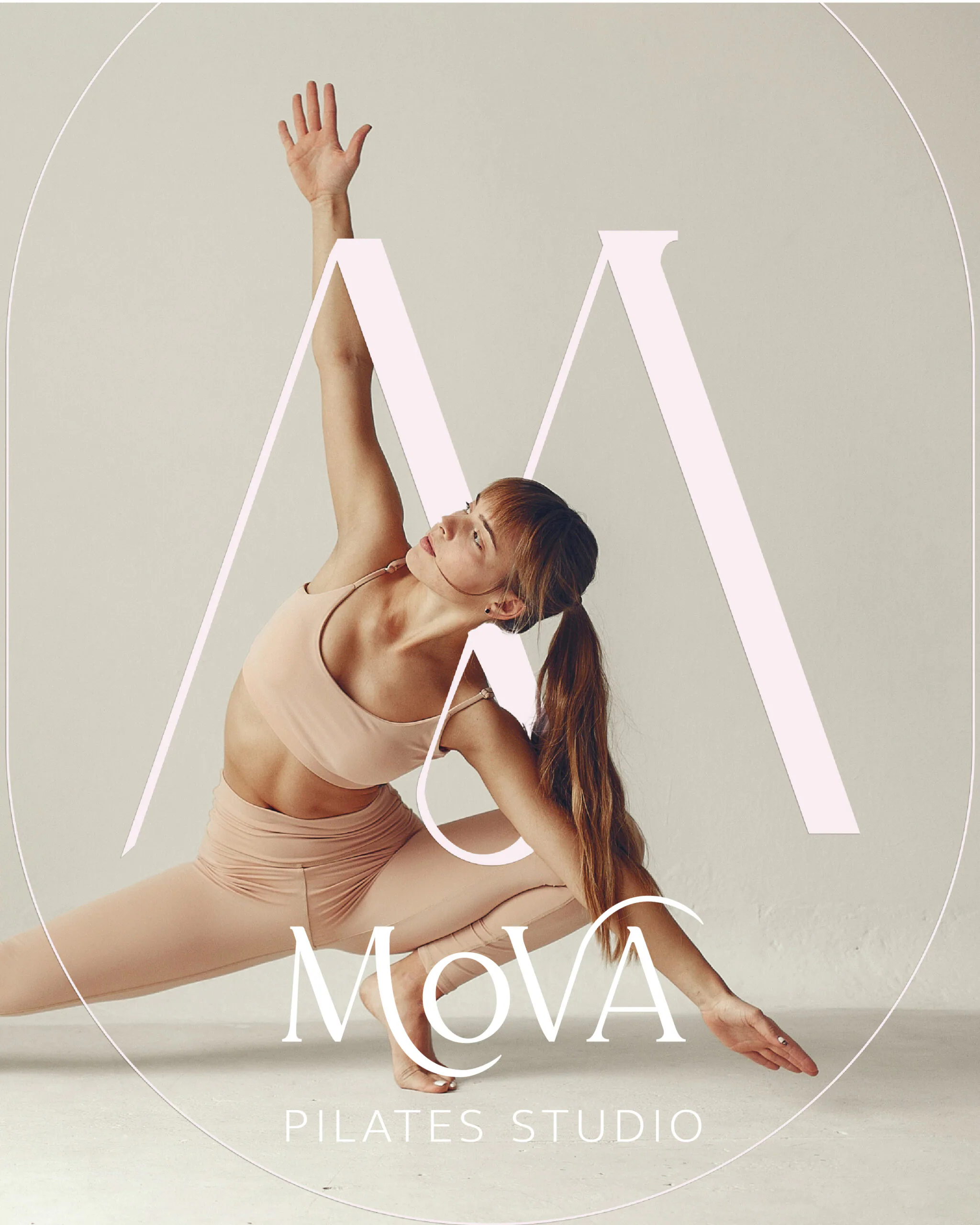 Plagát MOVA Pilates s cvičiacou ženou