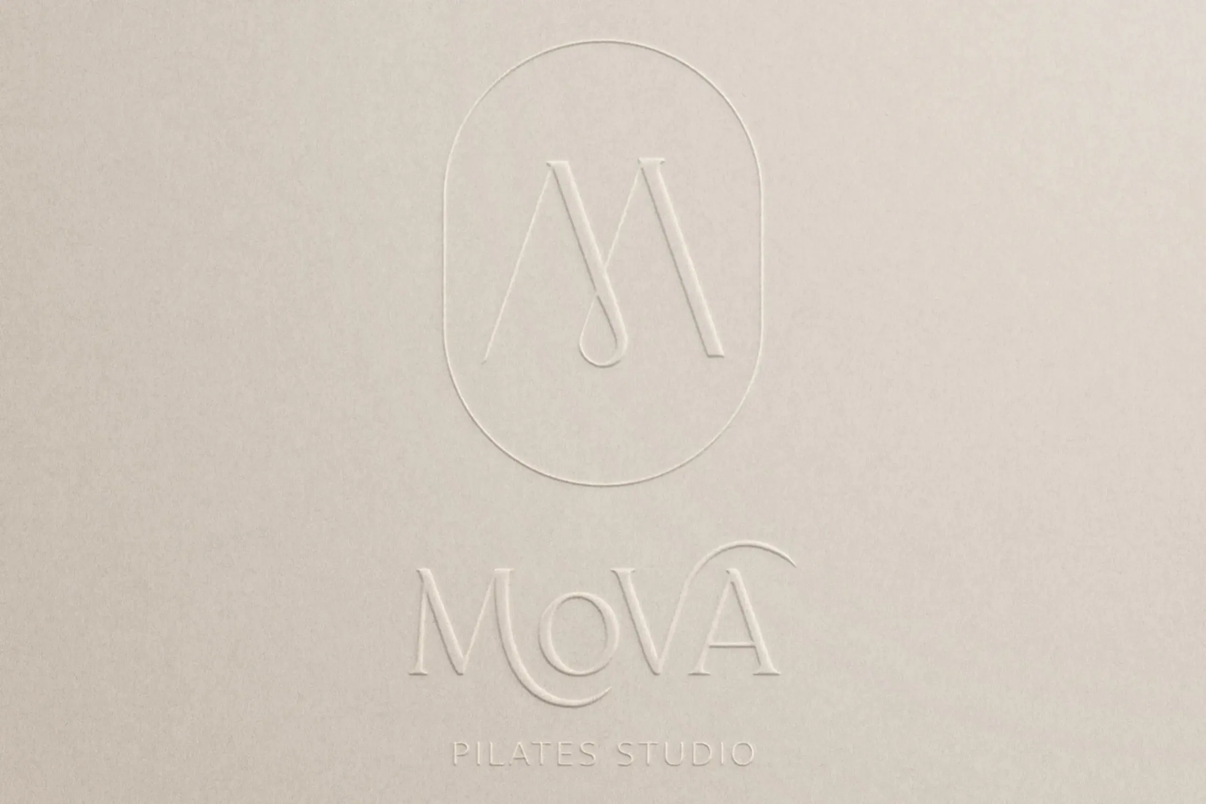 Embosované logo MOVA