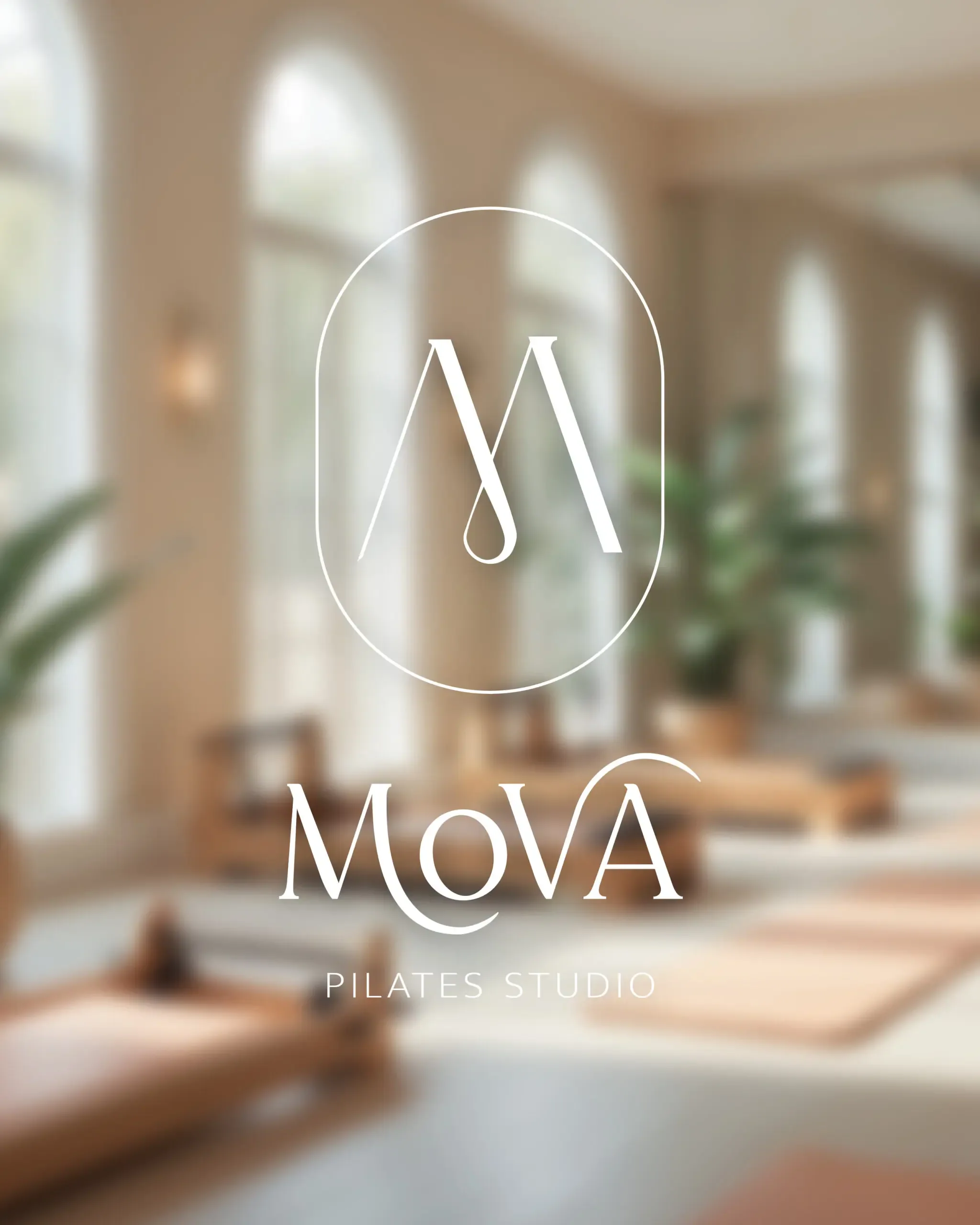 Logo MOVA v interiéri štúdia